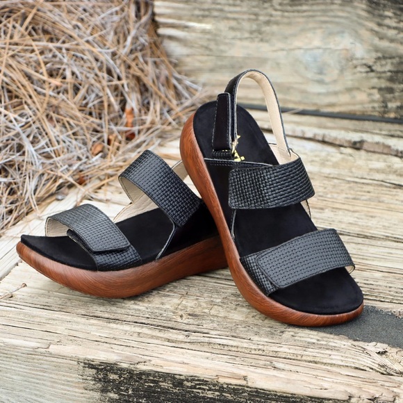 Alegria Shoes - Alegria Bailee Woven Noir Faux Wood Platform Sandals
